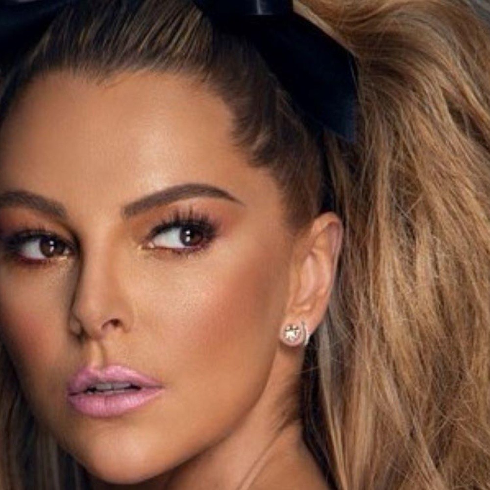 Marjorie de Sousa hace suspirar en hermoso vestido de rosas, como toda una Barbie