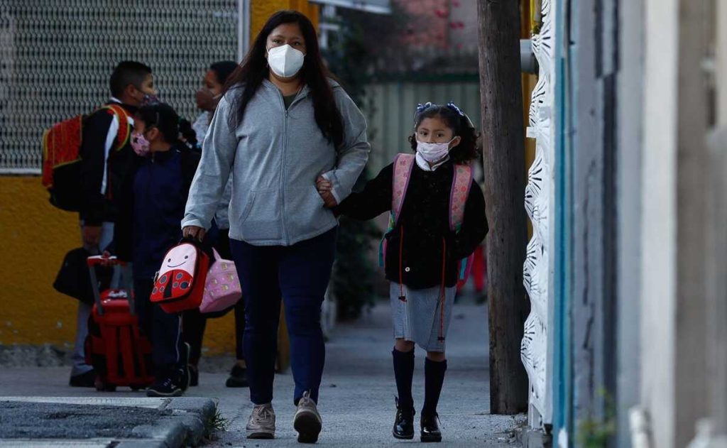 Cómo cuidar a un niño con Covid-19 y otras dudas aclaradas por una pediatra