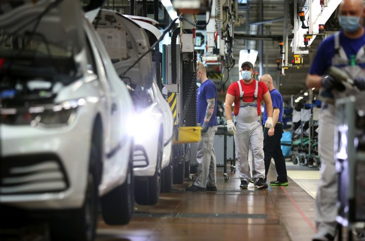 Volkswagen detiene producción de autos en Rusia por guerra en Ucrania