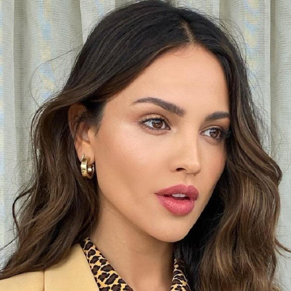 Eiza González empodera a las mujeres para que brillen: “siempre sé la mejor versión de ti”