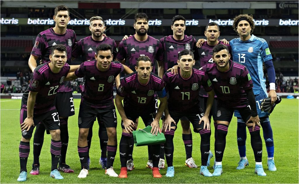 Jugadores de la Selección Mexicana quieren cambiar el césped del Estadio Azteca