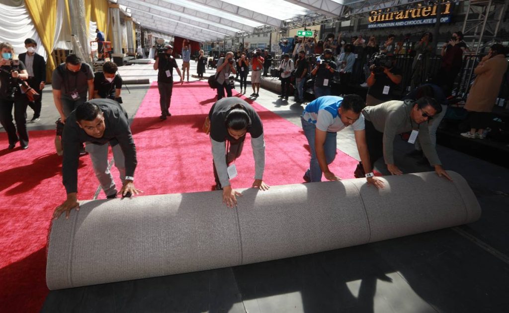 Hollywood despliega la alfombra roja del Oscar, tras dos años de interrupción