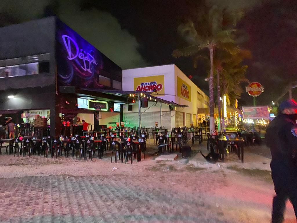 Balacera en zona de bares en Cancún deja al menos 2 muertos y 8 heridos