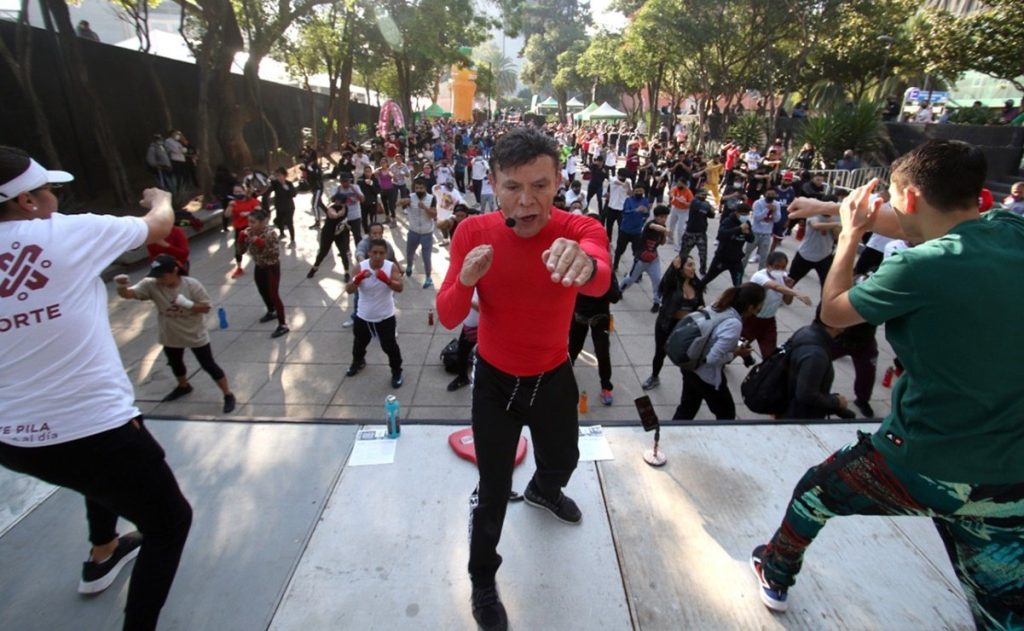 Ex campeón mundial Daniel Zaragoza entrena a chilangos rumbo a la Clase Masiva de Box en CDMX