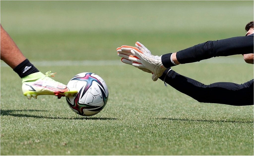 Aficionados apuñalan a árbitro en liga de futbol amateur en Chile