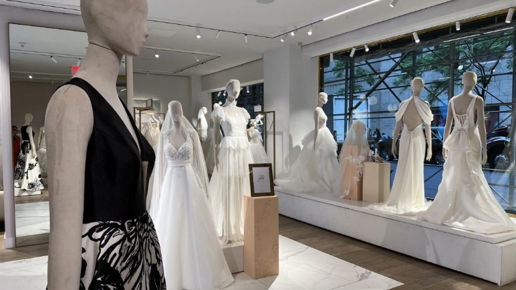 Vestidos de novia negros, la nueva tendencia para bodas | FOTOS