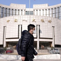 El Banco Central de China baja los tipos de interés para estimular su economía