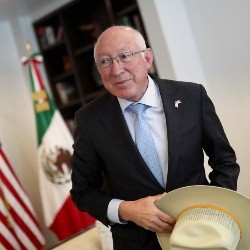 Inseguridad enfría inversiones en México: embajador Ken Salazar