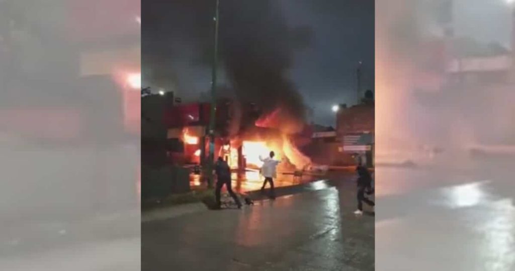 Así fue como su hijo la rescató de las llamas de tienda incendiada en León, Guanajuato