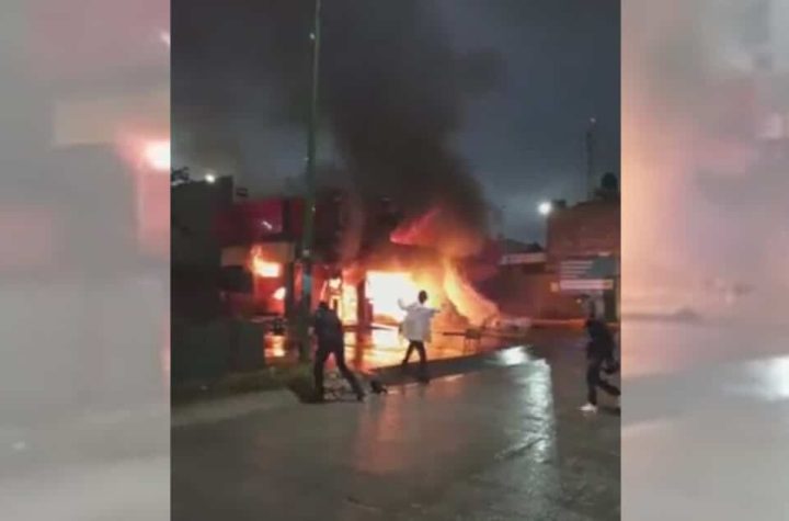 Así fue como su hijo la rescató de las llamas de tienda incendiada en León, Guanajuato