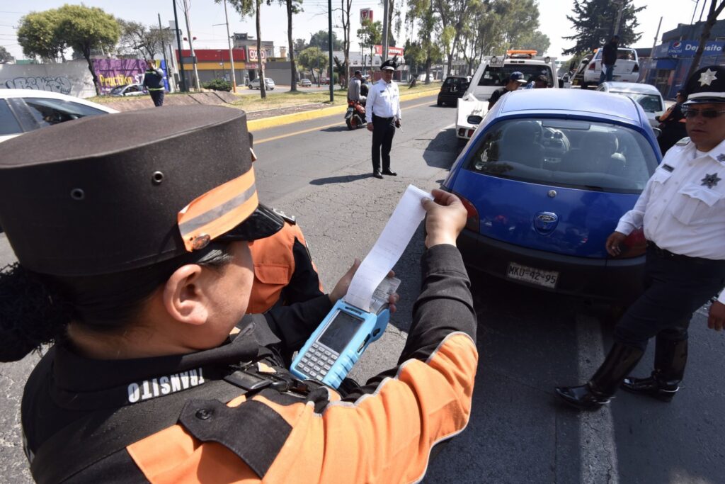 Por eeeso, joven: Tu carro puede terminar en el corralón por estas razones