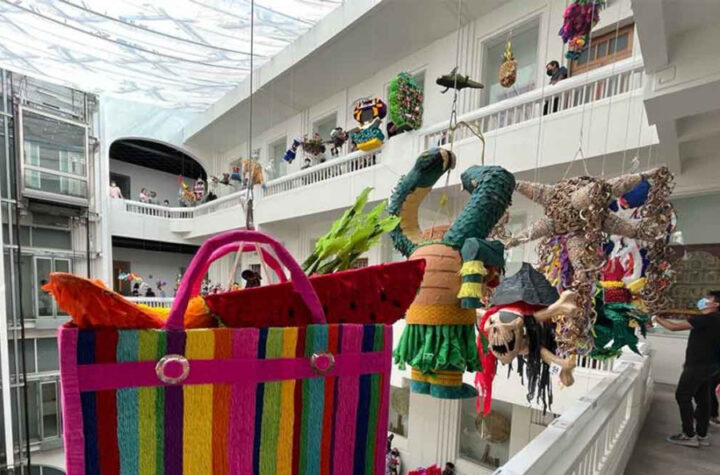 Premian a las mejores piñatas en el Museo de Arte Popular