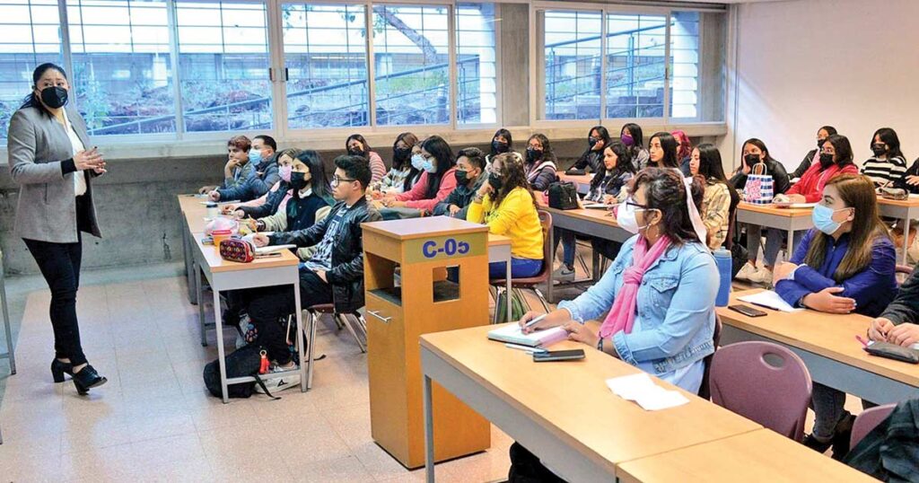 Escuelas son un sitio más para la violencia; maestras también son víctimas