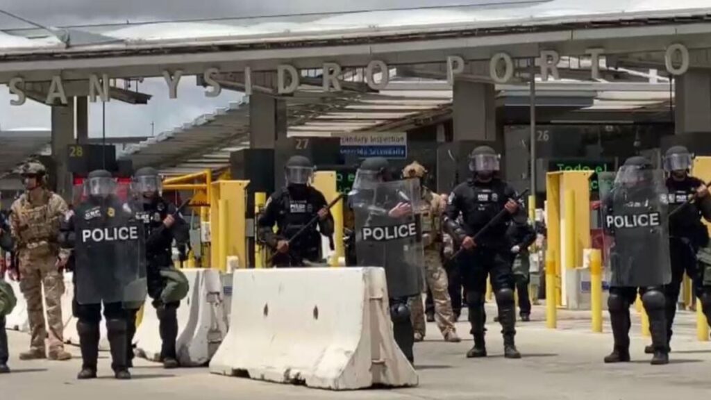 Ante llegada masiva de migrantes, EU lanza simulacro de seguridad en la frontera de Tijuana