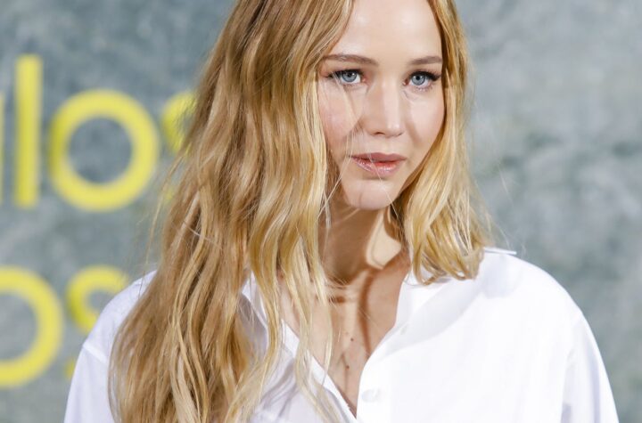 Encontramos la copia perfecta del vestido de Jennifer Lawrence en Zara ¡y cuesta menos de 40 euros!