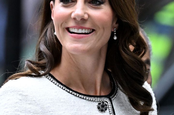 Kate Middleton revela su cuerpo de ensueño con esta minifalda perfecta para este verano