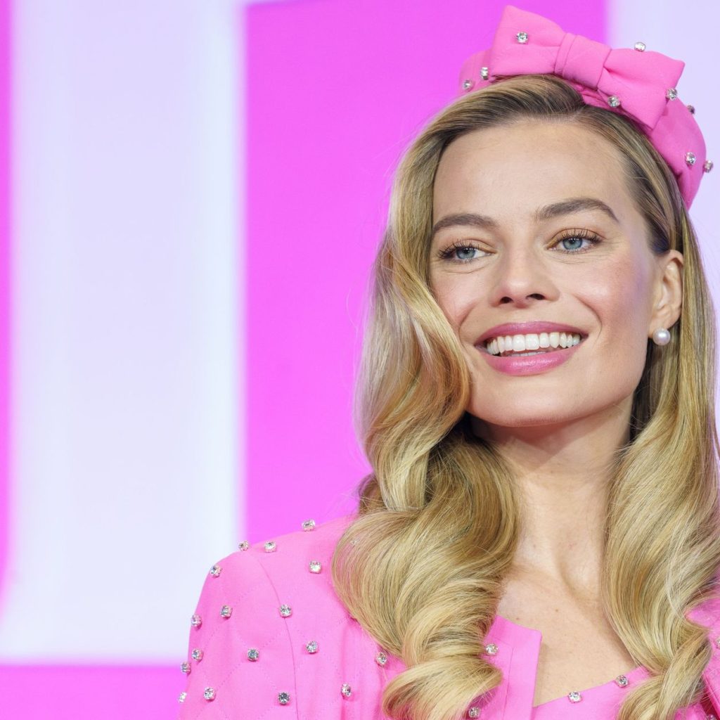 ¡Te encantará la nueva «manicura Barbie» de Margot Robbie que se verá en todas partes en 2023!