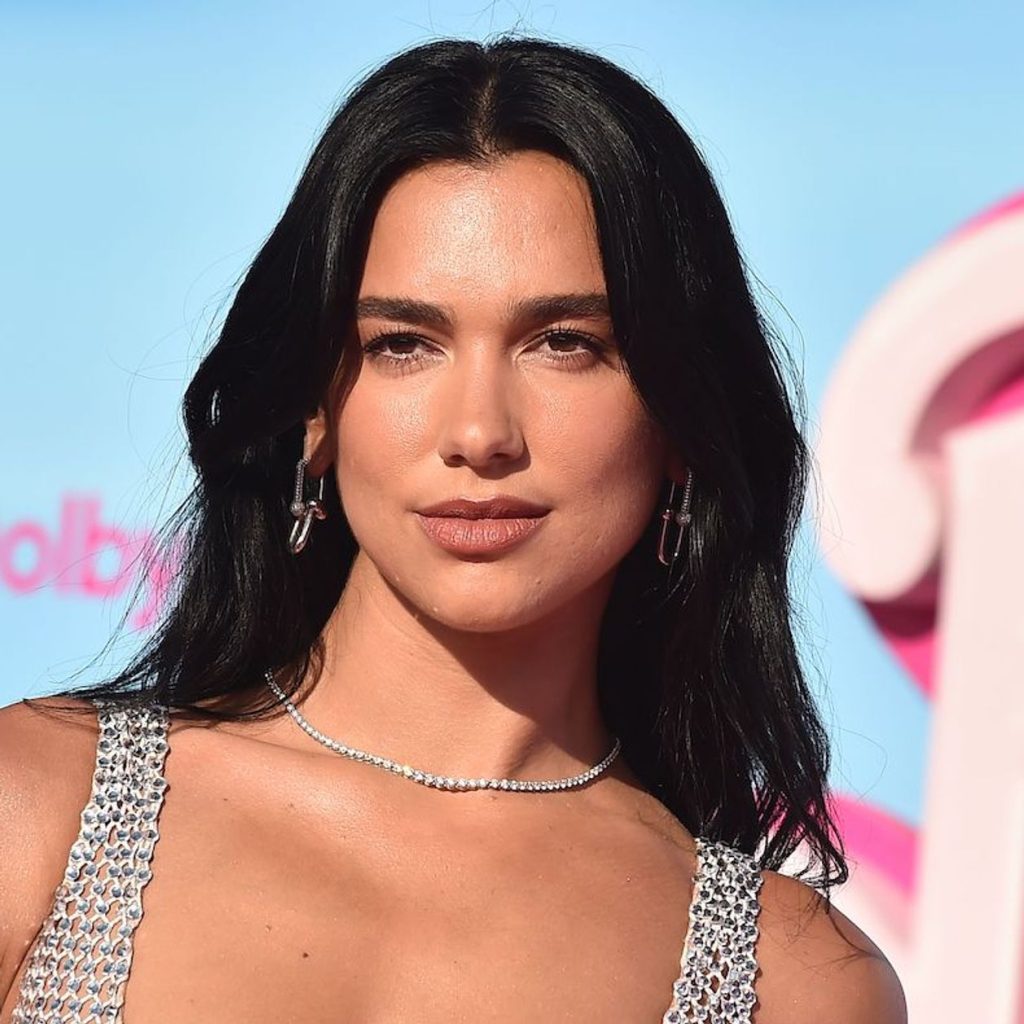 Dua Lipa se desnuda con este vestido de diamantes totalmente transparente para la premiere de Barbie