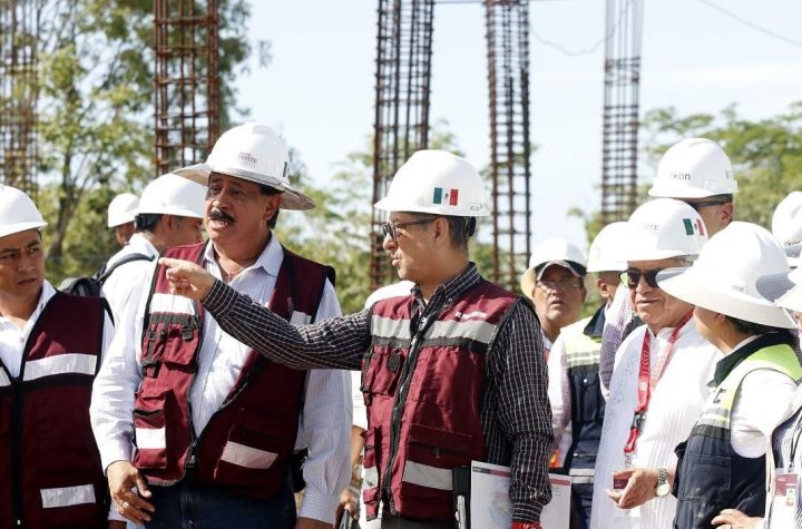 Pedro Zenteno supervisa obras del Hospital del ISSSTE en Palenque