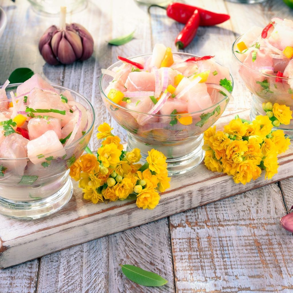 Disfruta del verano con el refrescante Ceviche peruano: Descubre los mejores pescados para prepararlo