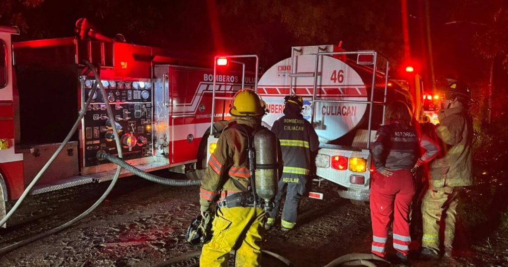 Paramédicos de Cruz Roja suplen a bomberos y controlan dos incendios durante las lluvias, en Culiacán