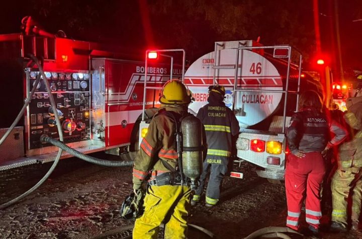 Paramédicos de Cruz Roja suplen a bomberos y controlan dos incendios durante las lluvias, en Culiacán