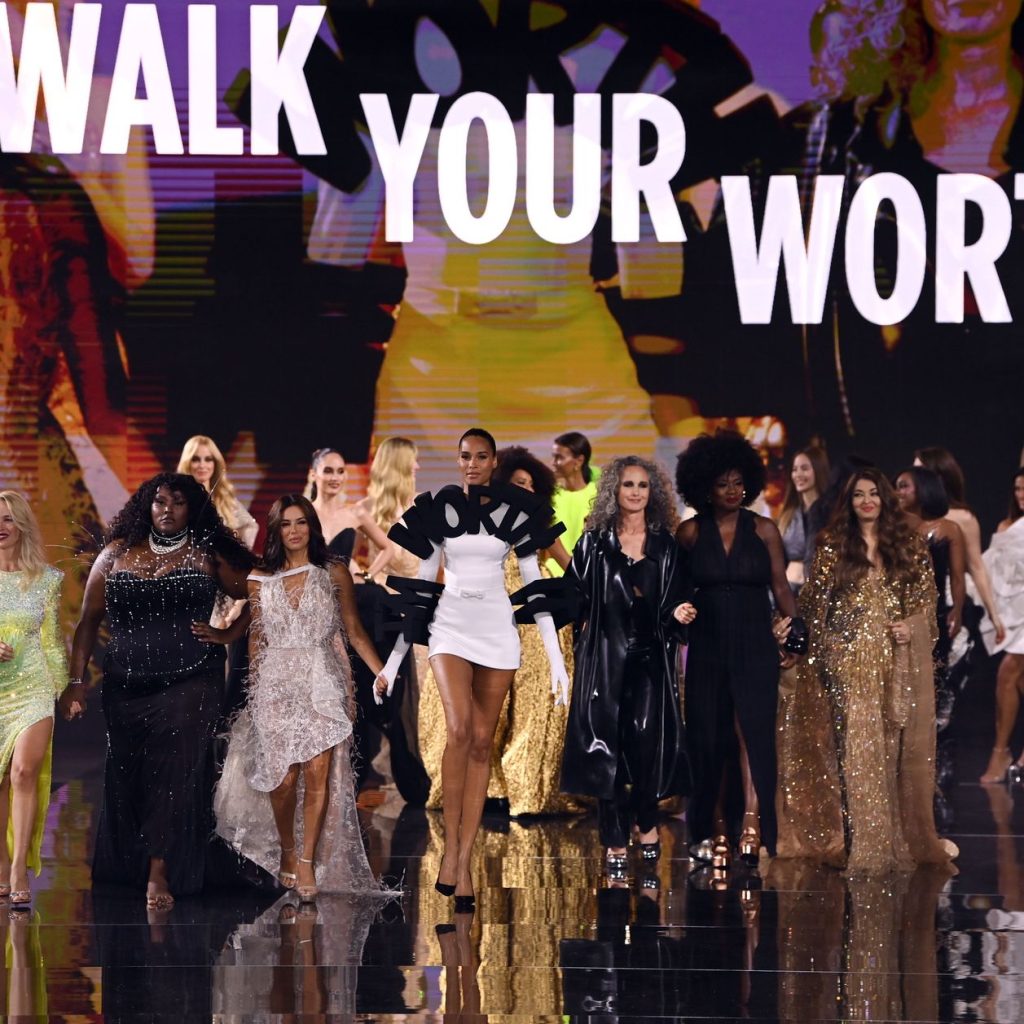 El desfile de L’Oréal París: Un despliegue de empoderamiento y belleza