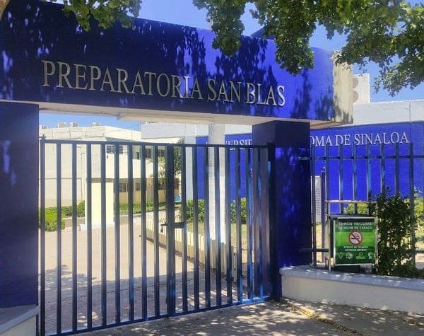 Alertan padres de familia por casos COVID en una preparatoria de San Blas, El Fuerte