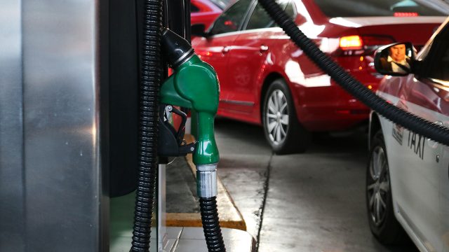 ¿Cómo amaneció el precio de las gasolinas este domingo? ¡Chécalo y saca cuentas!