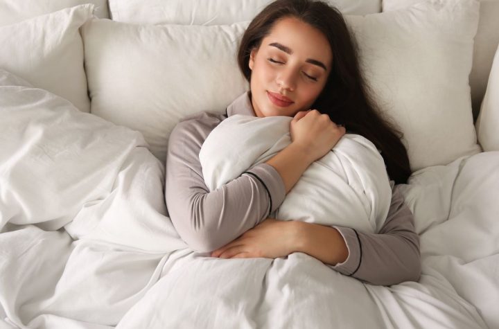 Trucos para dormir cómodamente en noches frías de invierno