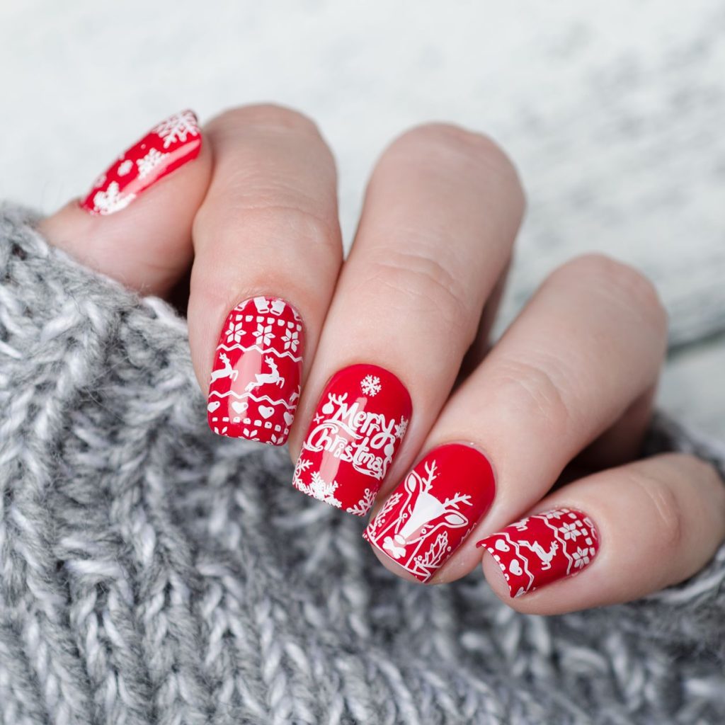 Inspírate con los increíbles diseños de uñas que son tendencia para esta navidad