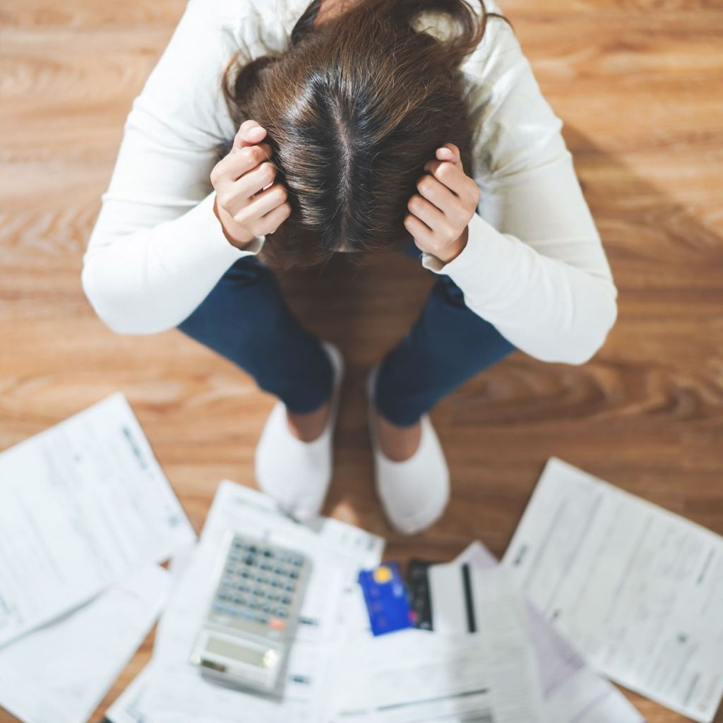 Estrés económico: ¿Cómo afecta a la salud de las mujeres?