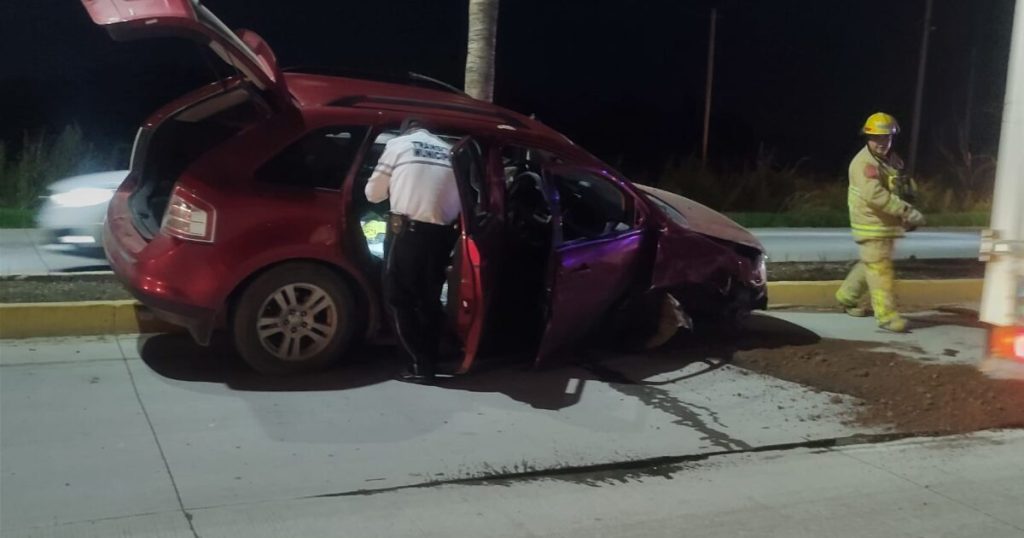 Presunto agente de la Guardia Nacional intenta evadir el alcoholímetro y provoca choque en Los Mochis