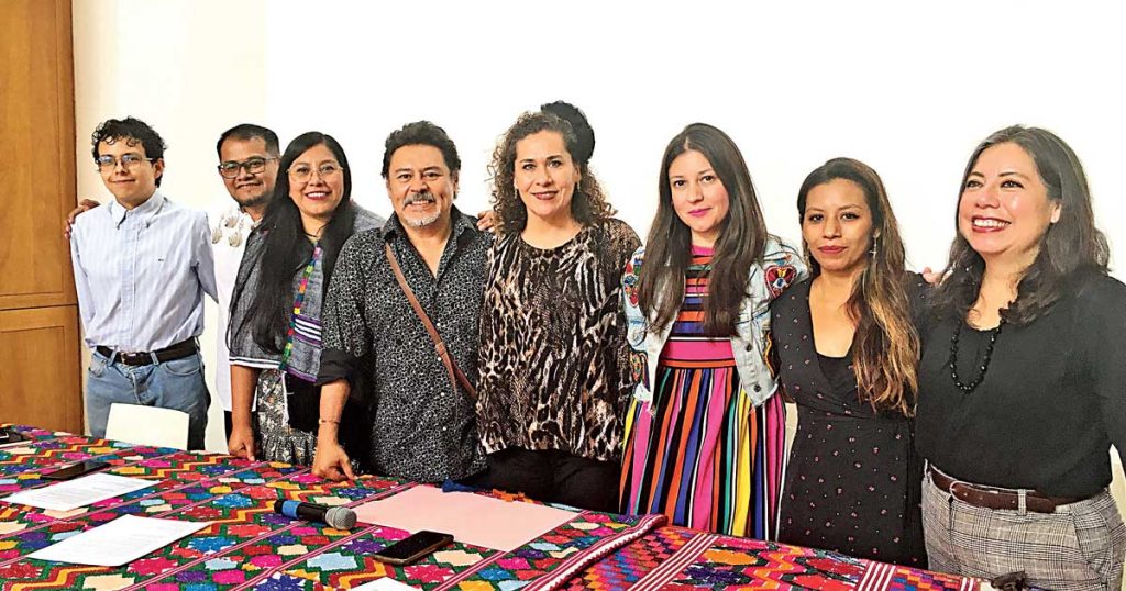 Tradiciones oaxaqueñas: Parodian la realidad y celebran a los muertos