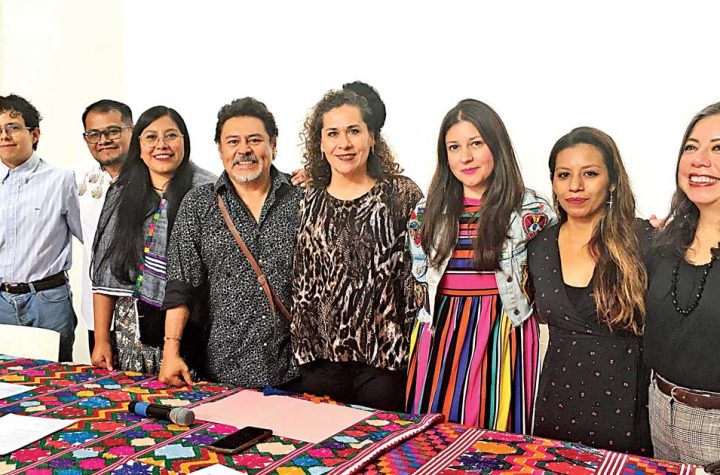 Tradiciones oaxaqueñas: Parodian la realidad y celebran a los muertos