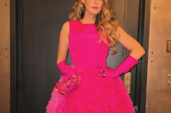 Blake Lively homenajea a Barbie con un look de infarto