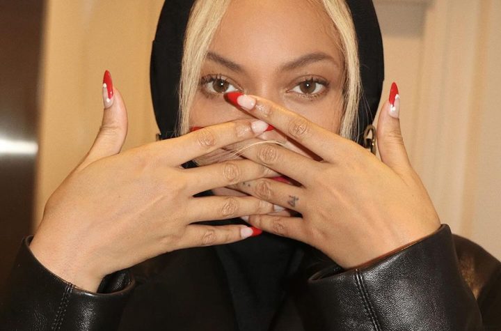 Beyoncé nos da una lección de nail art con sus uñas navideñas