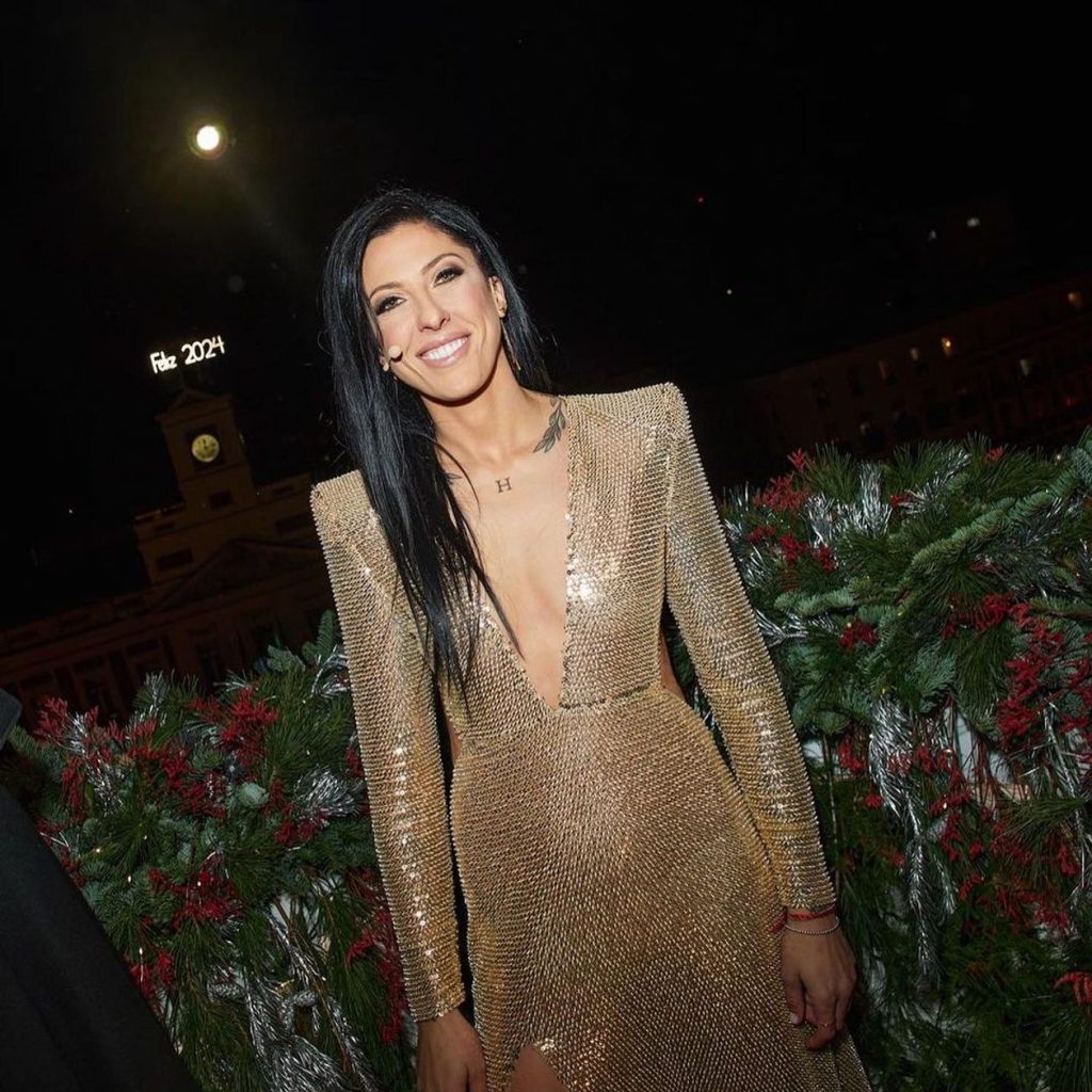 El sorprendente vestido dorado de Jenni Hermoso en las Campanadas revela un mensaje oculto