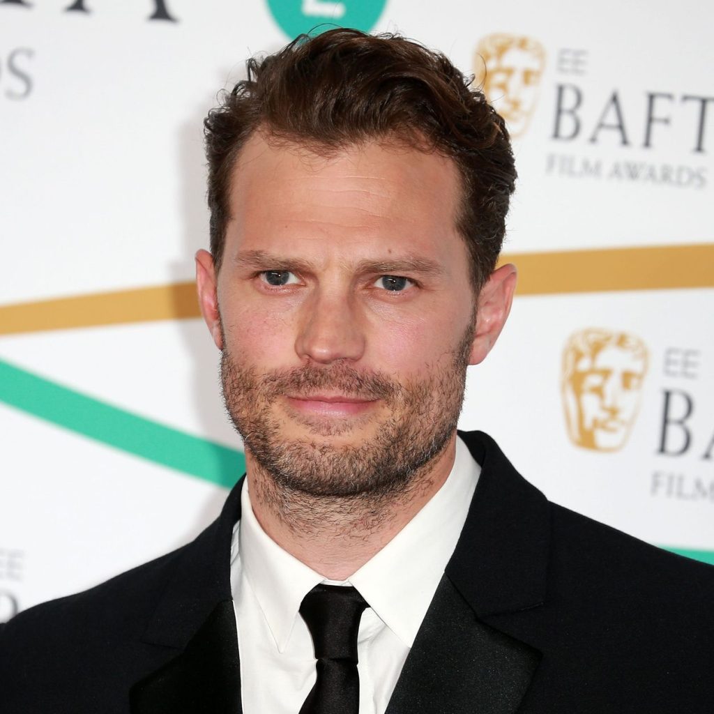 Jamie Dornan estuvo hospitalizado por ataque cardíaco tras encuentro con orugas tóxicas en Portugal