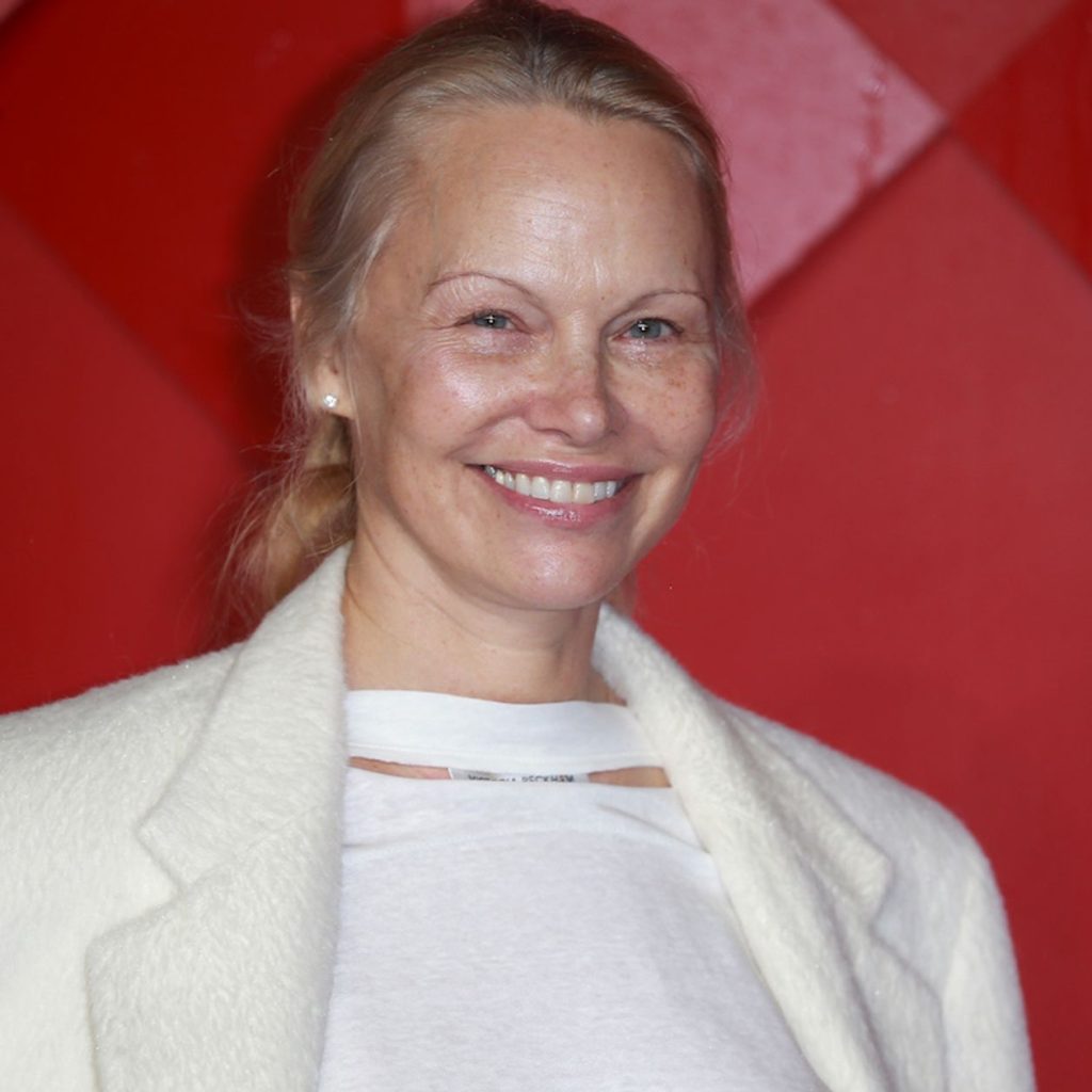 Pamela Anderson compra Sonsie, marca de cuidado de la piel sostenible