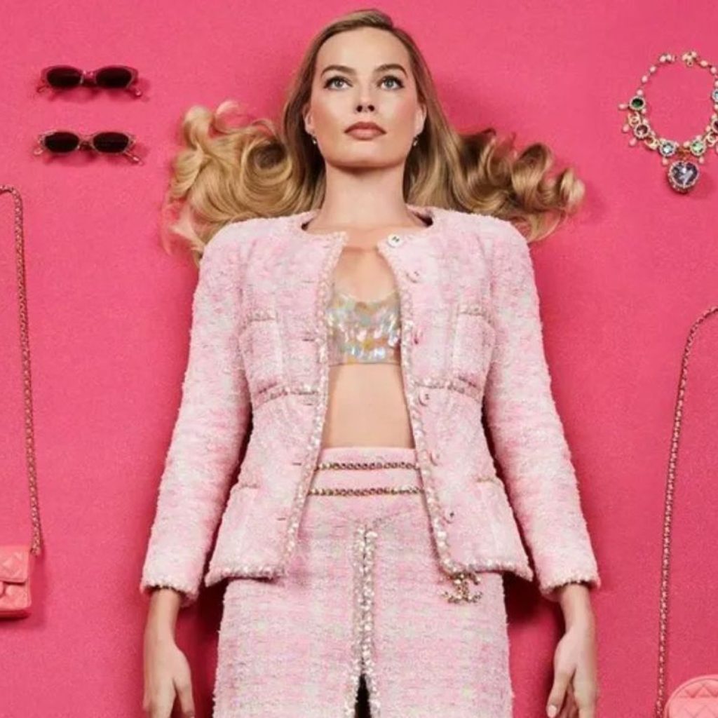 Margot Robbie y sus looks de Barbie recopilados en un libro para fans de la moda