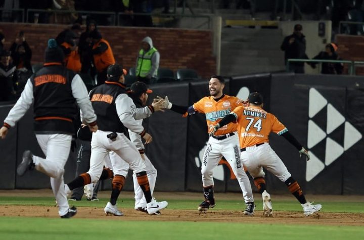 ¡Con mucho drama! En extrainnings gana Naranjeros el primero de semifinales a Águilas