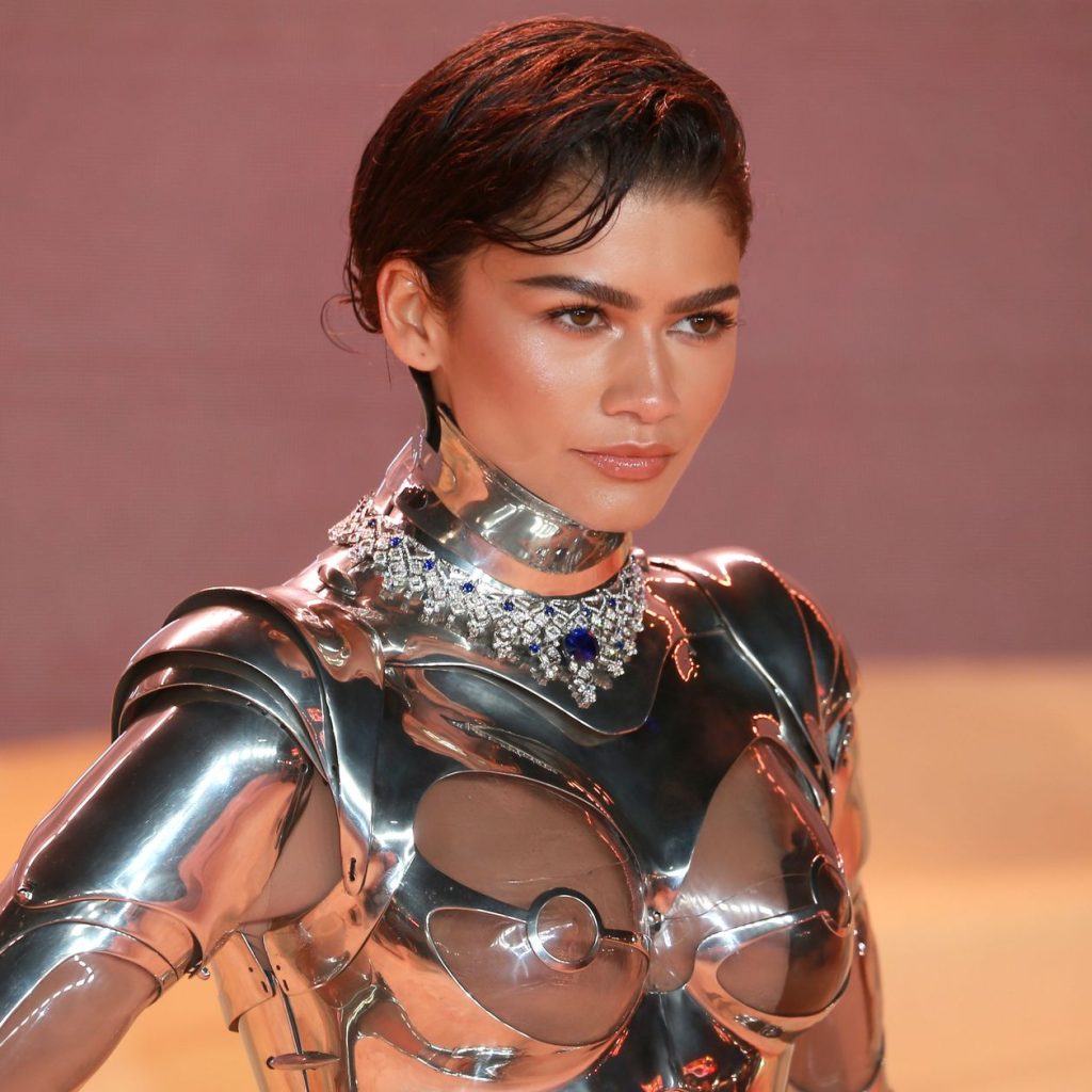 Zendaya se vuelve viral con un traje robótico en el estreno de Dune 2: ¿Más sexy que C-3PO?