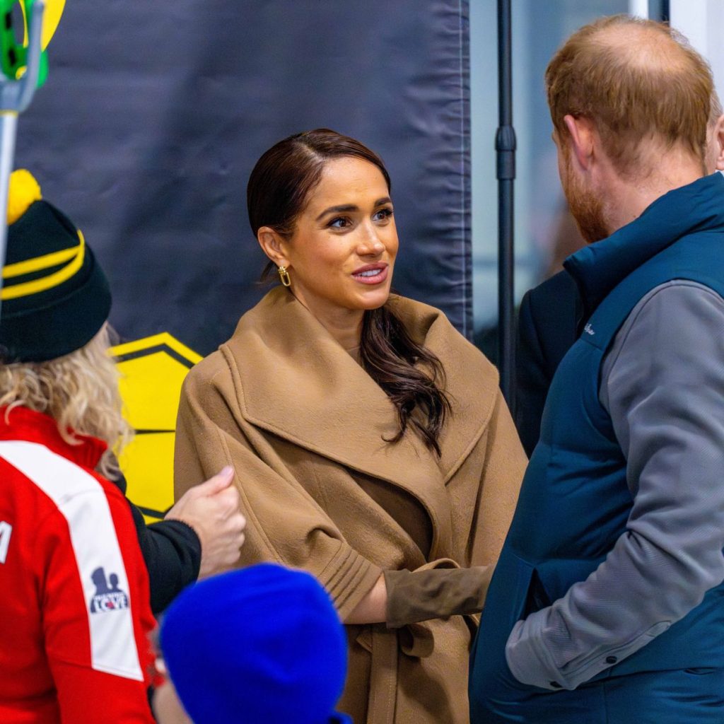 Meghan y Harry desafiaban el frío: looks de lujo, cena romántica y deportes extremos en Canadá