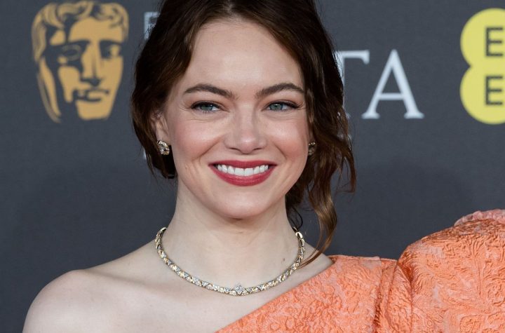 Emma Stone: Lágrimas y agradecimiento a su madre en los BAFTA: «Ella me hizo creer en este sueño loco»