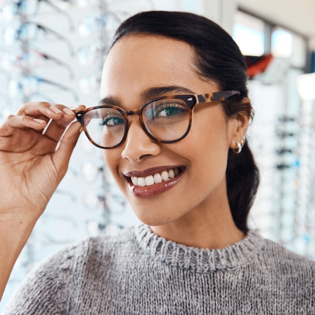 ¡Adiós al gasto en gafas!  La Seguridad Social las financiará: ¿Cuándo y cómo?