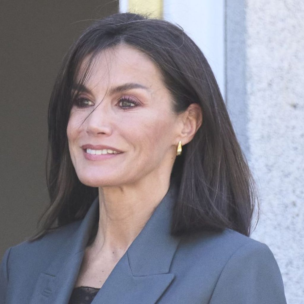 Letizia y su nuevo look: melena ‘midi’ y sobriedad para recibir al presidente de Paraguay