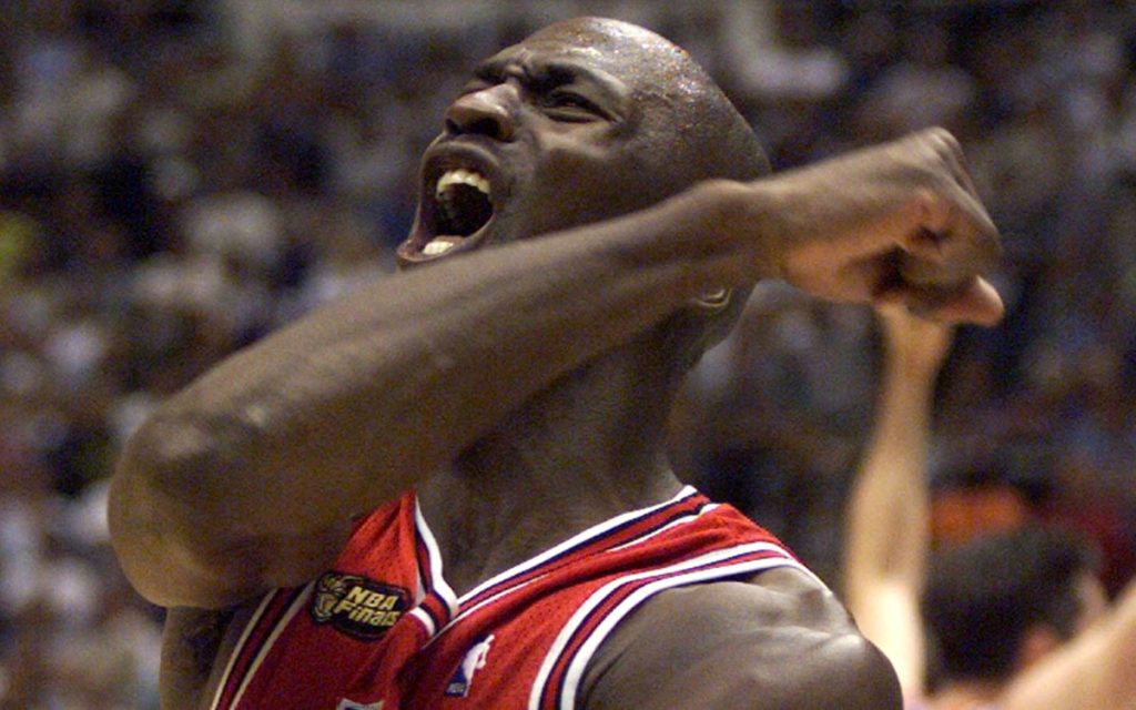 Subastan seis pares de tenis de Michael Jordan; ¿cuál fue la puja más alta?