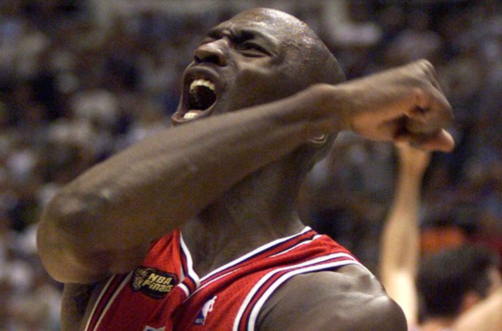 Subastan seis pares de tenis de Michael Jordan; ¿cuál fue la puja más alta?