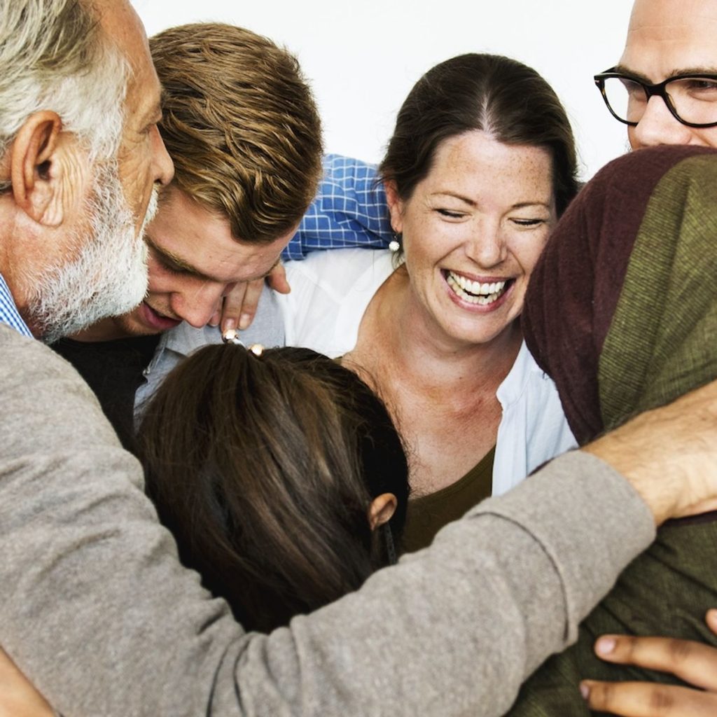 El secreto de la felicidad está en tus manos: abraza y libera oxitocina